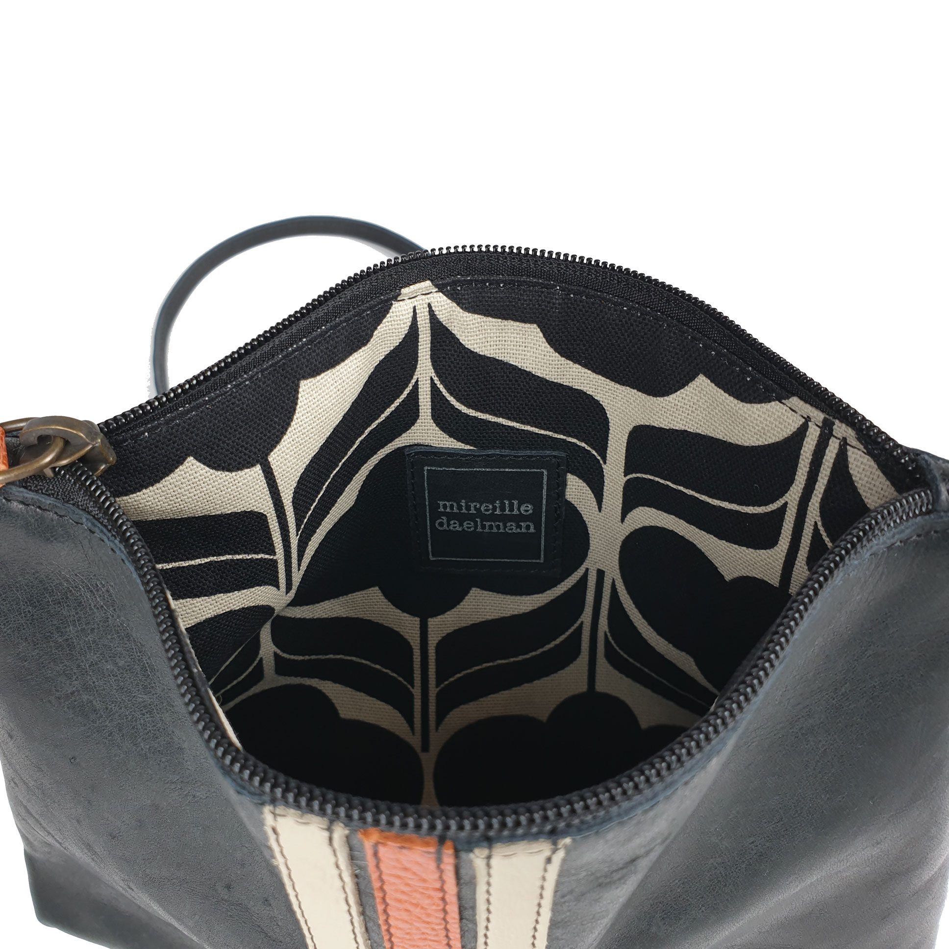 mireille-daelman-handmade-leather-bags-retro-stripes-kate-zwart-4
