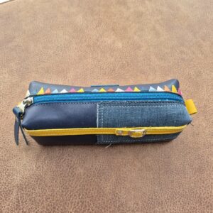 mireille-daelman-etui-blauw-met-riempje