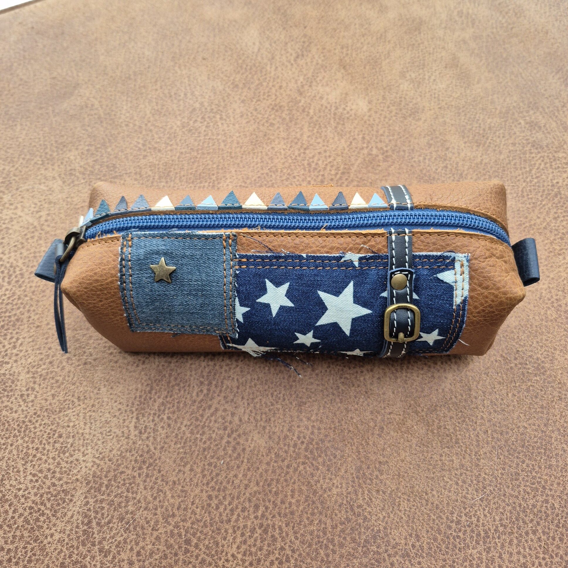 mireille-daelman-etui-cognac-met-ster