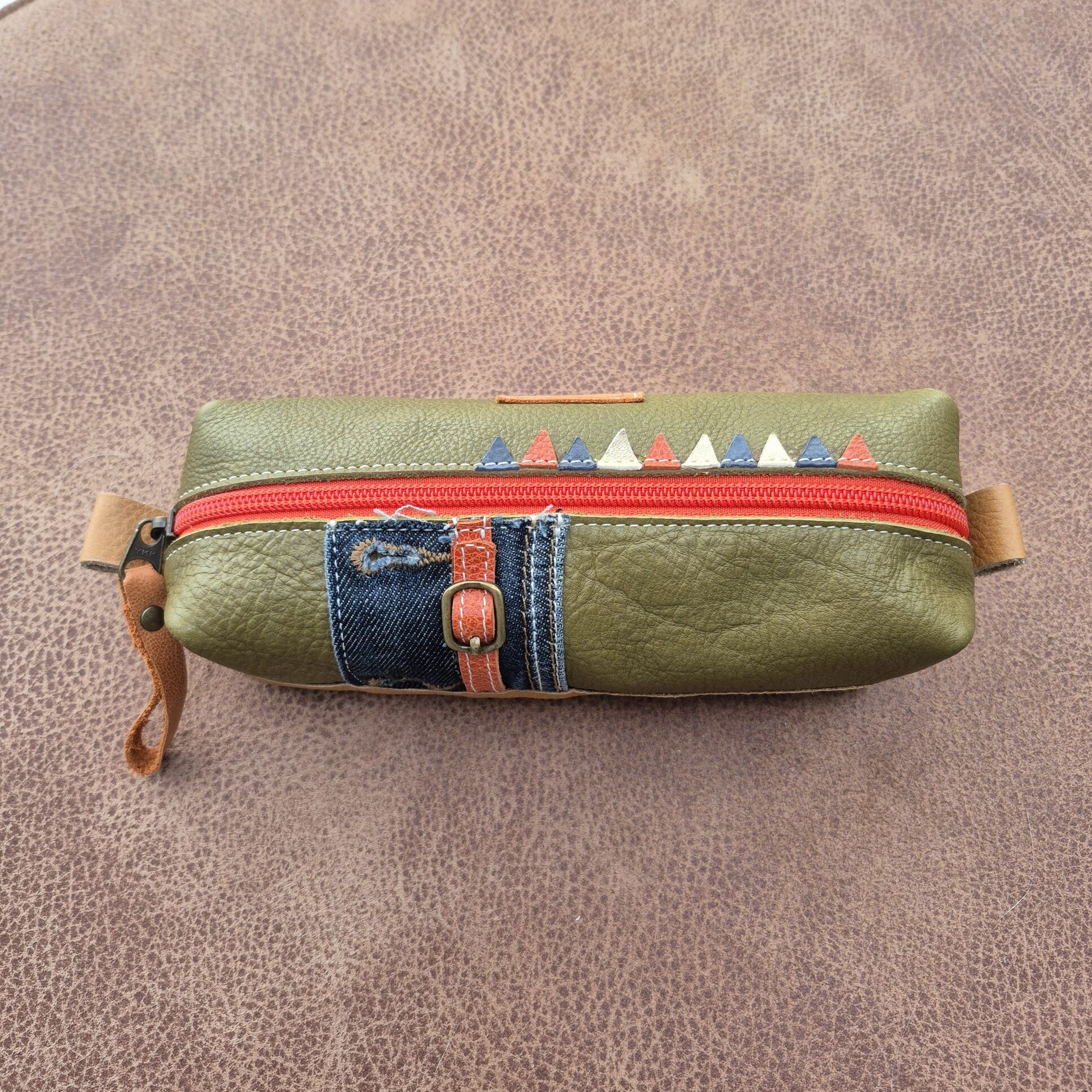 mireille-daelman-etui-groen-met-riempje