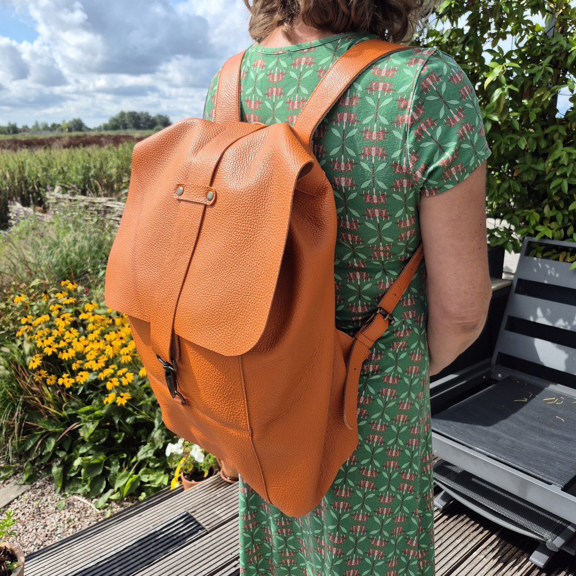 mireille daelman-rugtas-oranje-zijkant